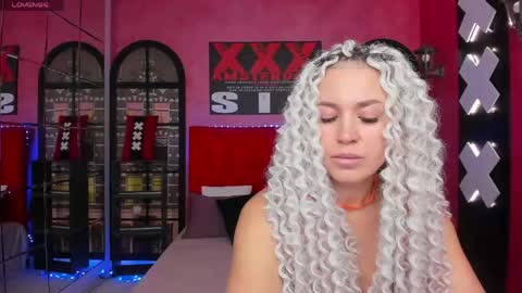 Roxy online show from May 2026 01:45:01 AM