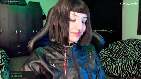 Roxy Independient model Help me to reach 50 thumbs up online show from October 2025 01:39:01 AM