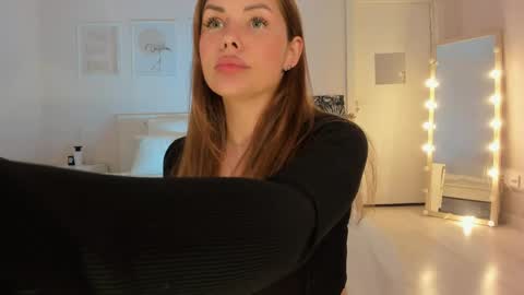 Roxy follow me online show from April 2026 05:30:01 PM
