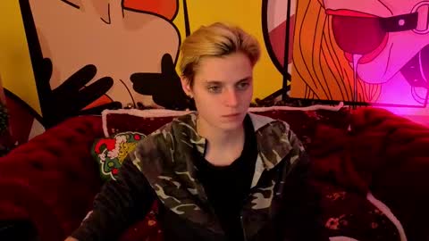 Snapshot of roxyflames chatting on December 2025 01:48:01 PM roxyflames online show from December 2025 01:48:01 PM