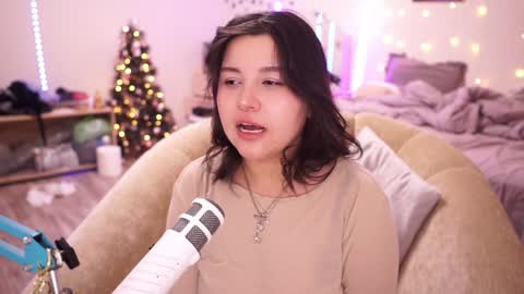 Snapshot of roxysuh chatting on December 2024 12:44:01 PM roxysuh online show from December 2024 12:44:01 PM