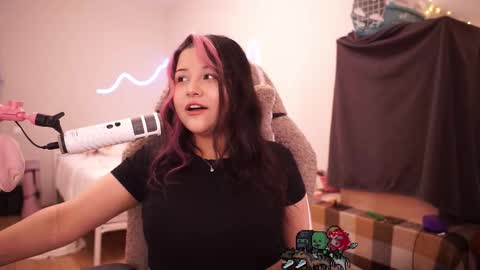 Snapshot of roxysuh chatting on September 2025 07:13:02 AM roxysuh online show from September 2025 07:13:02 AM