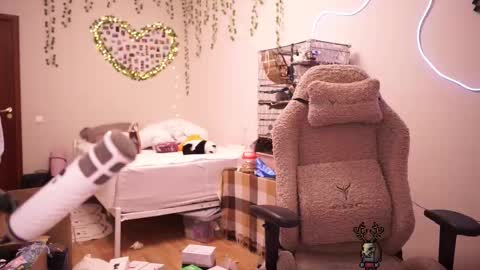 Snapshot of roxysuh chatting on October 2025 09:37:01 AM roxysuh online show from October 2025 09:37:01 AM