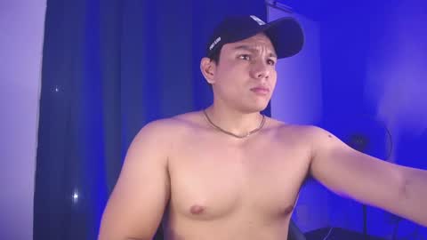 Snapshot of roy__constance chatting on February 2025 03:43:02 AM Roy Constance online show from February 2025 03:43:02 AM