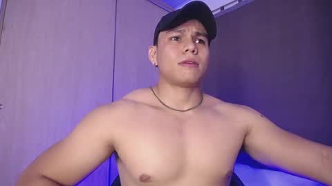 Snapshot of roy__constance chatting on February 2025 01:47:02 AM Roy Constance online show from February 2025 01:47:02 AM