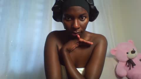 Snapshot of royal_petite10 chatting on April 2026 12:09:02 PM kate online show from April 2026 12:09:02 PM