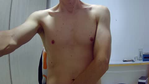 Snapshot of royyourtoy chatting on January 2026 01:54:02 AM Roy online show from January 2026 01:54:02 AM