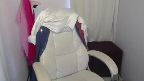 Snapshot of rubi_halliwey chatting on December 2024 08:10:02 PM Rubi online show from December 2024 08:10:02 PM