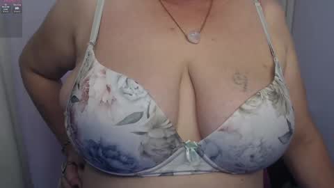 Snapshot of rubi_halliwey chatting on February 2025 09:11:02 PM Rubi online show from February 2025 09:11:02 PM