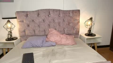 ruby_rouge_ online show from April 2026 01:41:01 PM