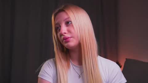 Mila online show from October 2025 03:08:02 PM