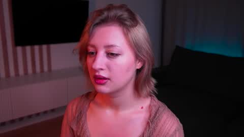 Mila online show from November 2025 04:13:02 AM