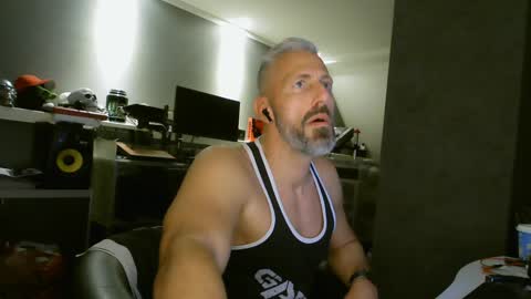 Chico que rico Caliente online show from December 2024 09:17:02 PM