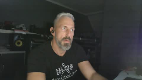 Chico que rico Caliente online show from January 2025 11:07:01 PM