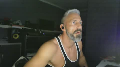 Chico que rico Caliente online show from January 2025 02:09:01 AM