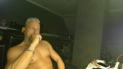 Chico que rico Caliente online show from February 2025 01:56:01 AM