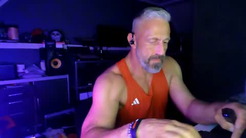 Chico que rico Caliente online show from June 2026 02:24:02 AM