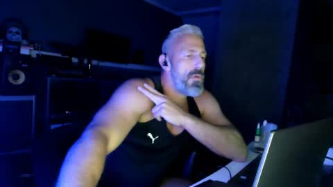 Chico que rico Caliente online show from July 2026 02:53:01 AM
