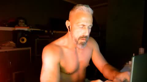 Chico que rico Caliente online show from July 2026 11:59:01 PM