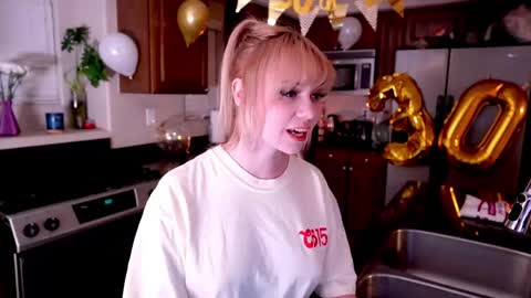 Lady online show from May 2026 03:01:02 AM