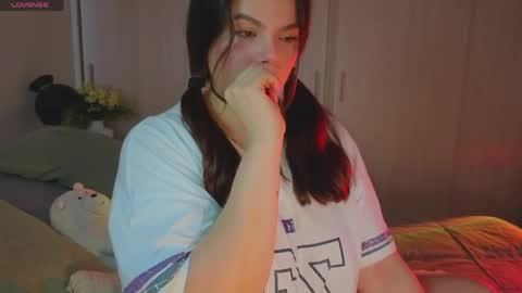 Lorenn online show from May 2026 06:37:01 PM