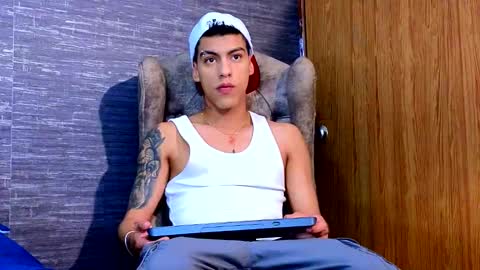  R U S S E L L  online show from February 2025 12:20:02 AM