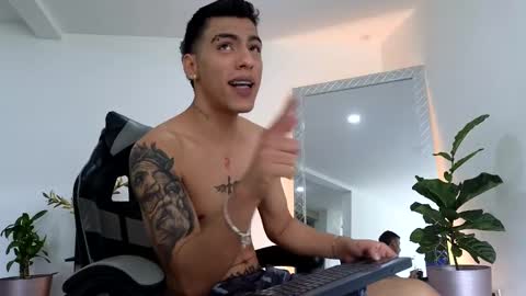  R U S S E L L  online show from September 2025 01:49:01 PM