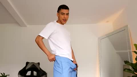  R U S S E L L  online show from October 2025 03:54:01 PM