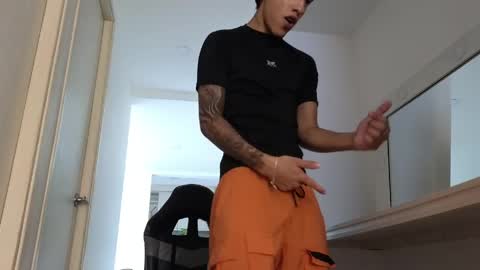  R U S S E L L  online show from April 2026 03:23:01 PM