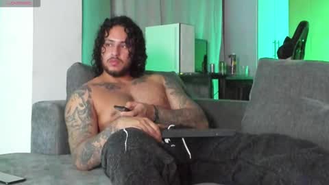 Snapshot of ryan_warren18 chatting on February 2026 06:17:01 AM RYAN online show from February 2026 06:17:01 AM