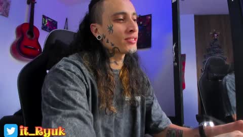 Snapshot of ryuk_it chatting on December 2024 02:58:02 PM leopmonk help me reach 100 thumbs up online show from December 2024 02:58:02 PM