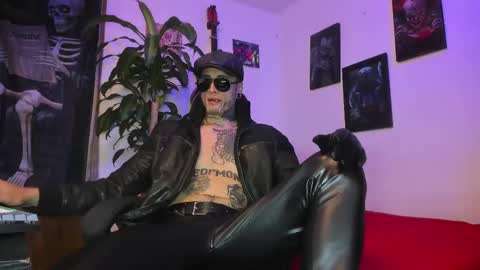 Snapshot of ryuk_it chatting on October 2025 01:41:02 PM leopmonk help me reach 100 thumbs up online show from October 2025 01:41:02 PM