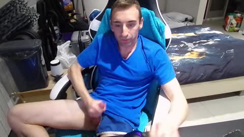 Snapshot of ryukukamifr chatting on February 2025 07:27:02 PM Ryuk FR online show from February 2025 07:27:02 PM