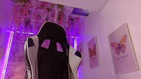 Snapshot of saara_martin chatting on December 2025 12:14:02 PM 1 online show from December 2025 12:14:02 PM