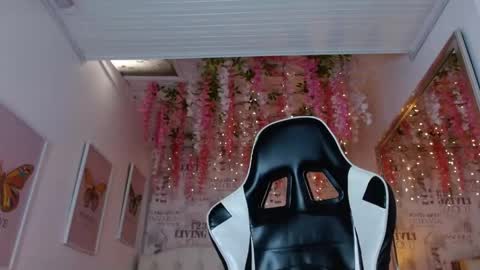 1 online show from April 2026 04:01:01 PM