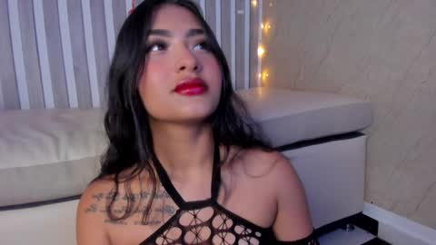 Snapshot of sabrinahims_ chatting on February 2025 09:41:02 PM mariana online show from February 2025 09:41:02 PM