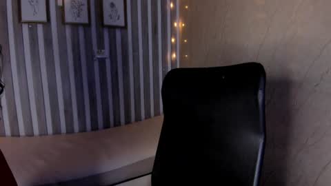 Snapshot of sabrinahims_ chatting on February 2025 10:00:01 PM mariana online show from February 2025 10:00:01 PM