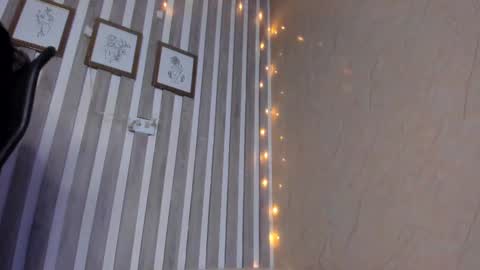 Snapshot of sabrinahims_ chatting on March 2025 11:33:01 PM mariana online show from March 2025 11:33:01 PM