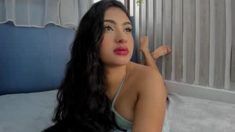 Snapshot of sabrinahims_ chatting on September 2025 09:52:02 PM mariana online show from September 2025 09:52:02 PM