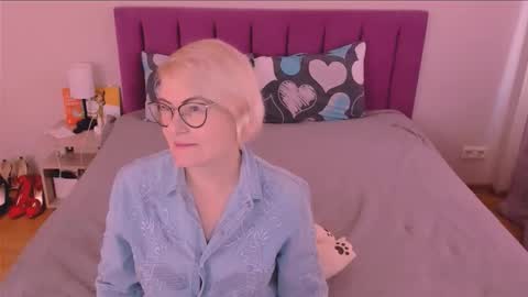 Sabrina MacMarren online show from October 2025 01:12:02 PM