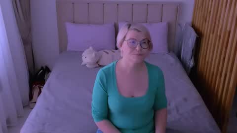 Sabrina MacMarren online show from March 2026 08:07:01 AM