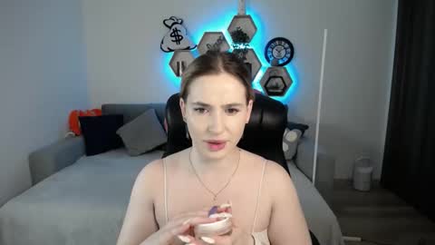 Snapshot of sabrinviolet chatting on March 2025 09:07:02 AM Sabrina Violet online show from March 2025 09:07:02 AM