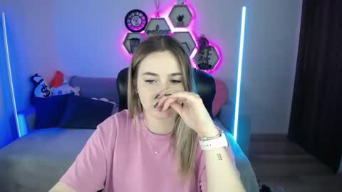 Snapshot of sabrinviolet chatting on September 2025 08:06:02 AM Sabrina Violet online show from September 2025 08:06:02 AM