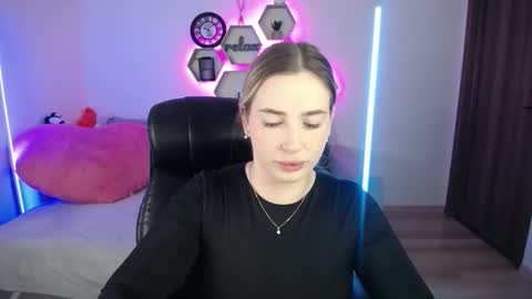 Snapshot of sabrinviolet chatting on October 2025 08:12:01 AM Sabrina Violet online show from October 2025 08:12:01 AM