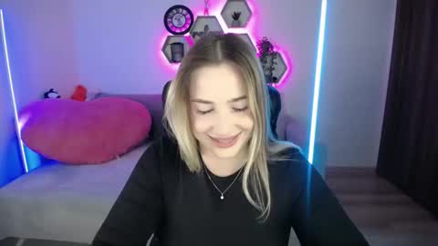 Snapshot of sabrinviolet chatting on October 2025 08:12:01 AM Sabrina Violet online show from October 2025 08:12:01 AM