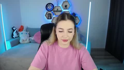 Snapshot of sabrinviolet chatting on October 2025 08:17:01 AM Sabrina Violet online show from October 2025 08:17:01 AM