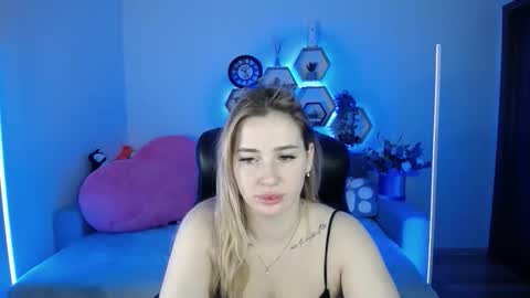 Snapshot of sabrinviolet chatting on November 2025 09:12:02 AM Sabrina Violet online show from November 2025 09:12:02 AM