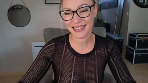 sacha__xx online show from September 2025 11:47:01 AM