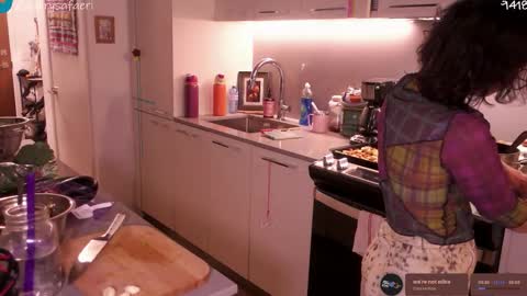 Snapshot of safaeri chatting on December 2025 08:48:01 PM Safa online show from December 2025 08:48:01 PM