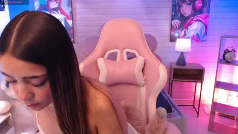 Hailey jonnes online show from June 2026 07:08:01 PM